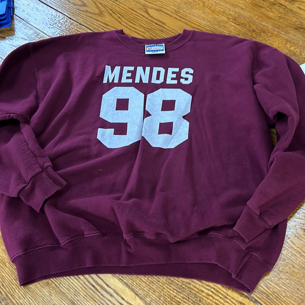 Hanes wine color crewneck sweatshirt.  Great condition. Size Men’s Large.